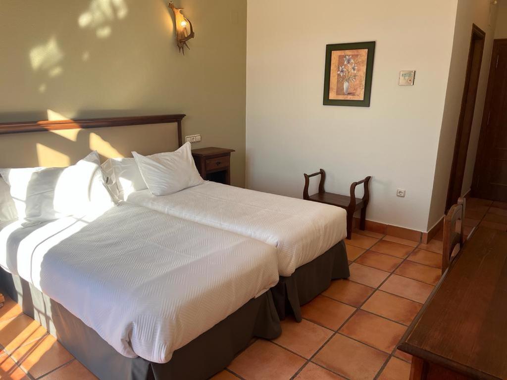 Hotel Sierra De Ubrique Bagian luar foto