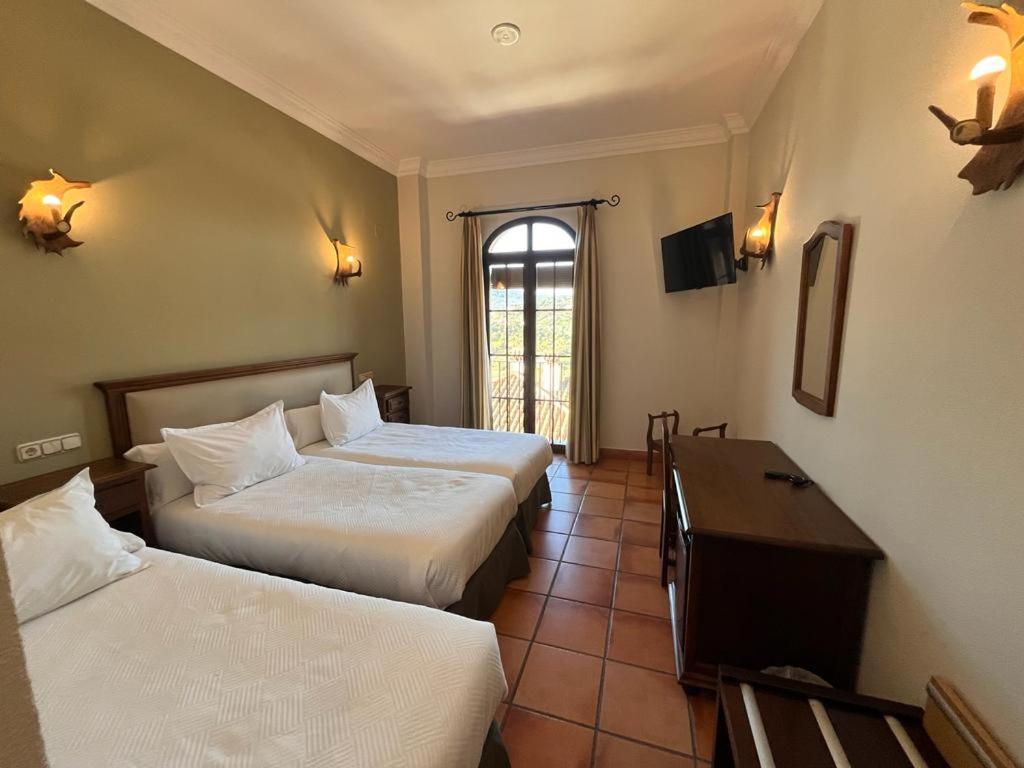 Hotel Sierra De Ubrique Bagian luar foto