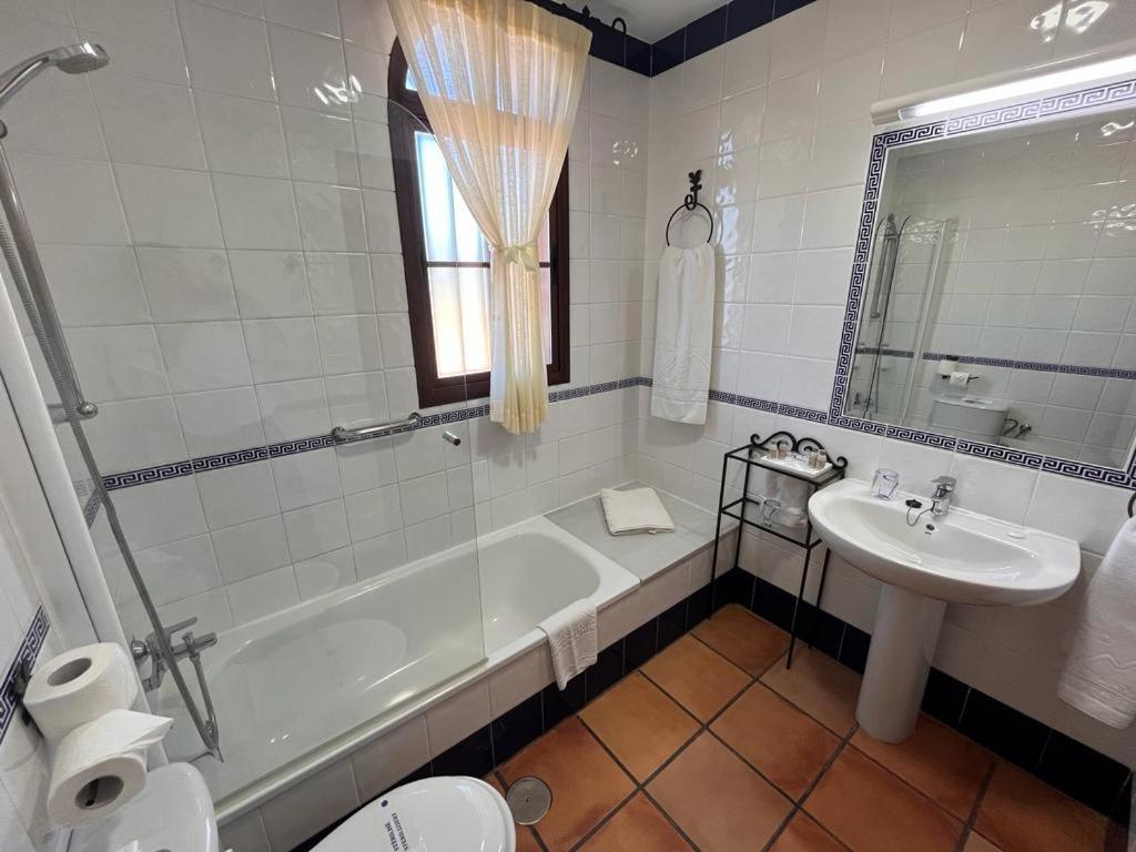Hotel Sierra De Ubrique Bagian luar foto