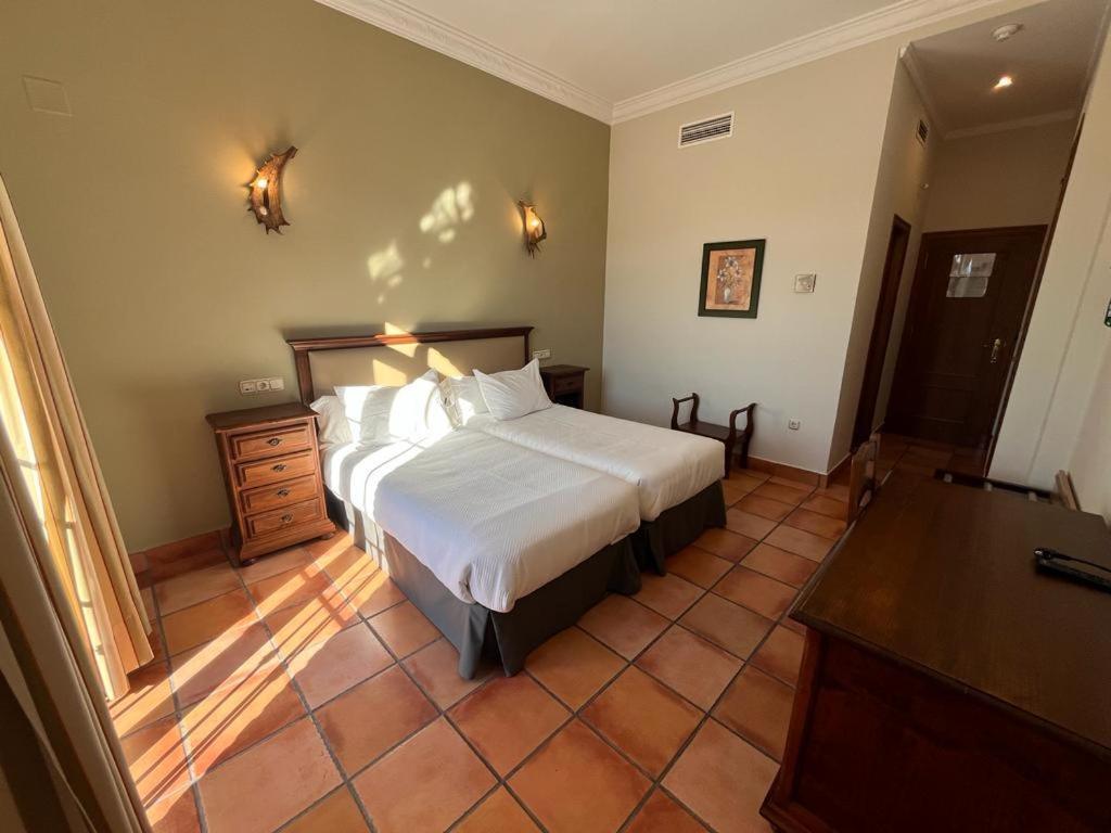 Hotel Sierra De Ubrique Bagian luar foto