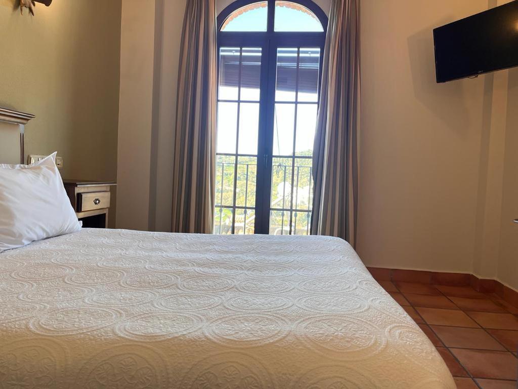 Hotel Sierra De Ubrique Bagian luar foto