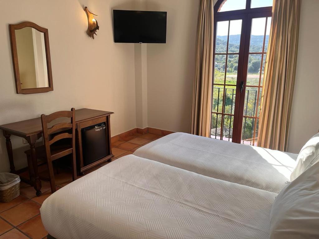 Hotel Sierra De Ubrique Bagian luar foto