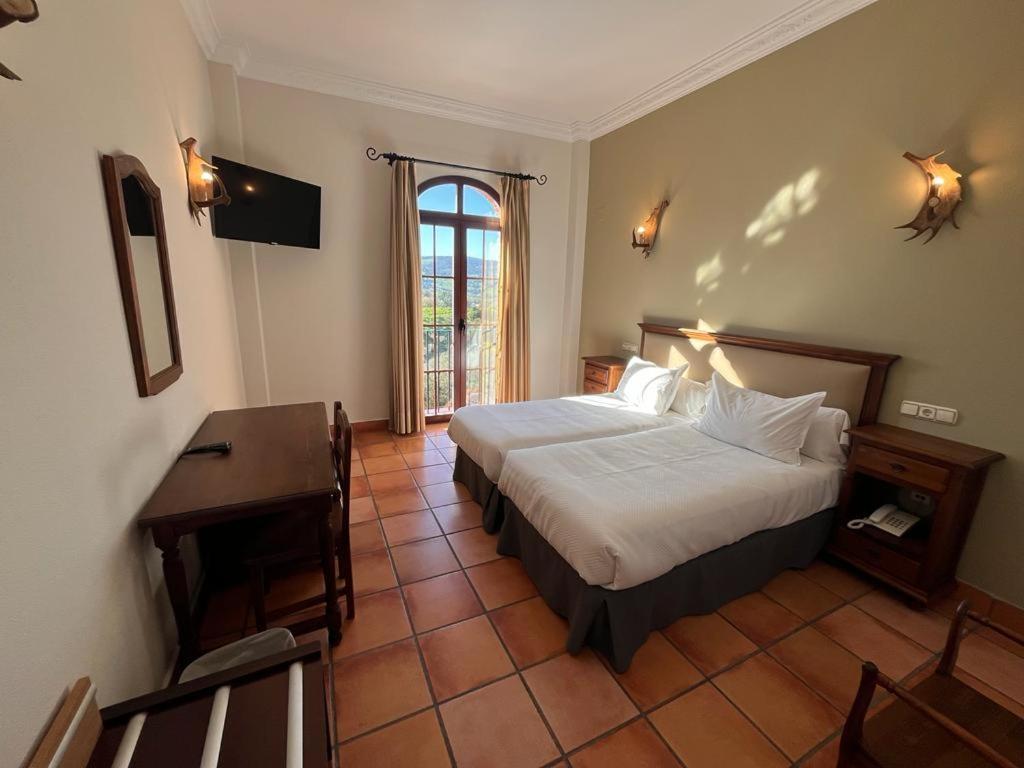 Hotel Sierra De Ubrique Bagian luar foto