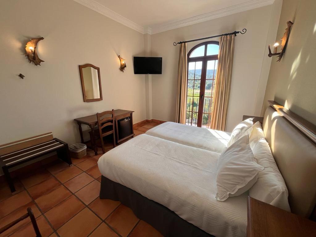 Hotel Sierra De Ubrique Bagian luar foto