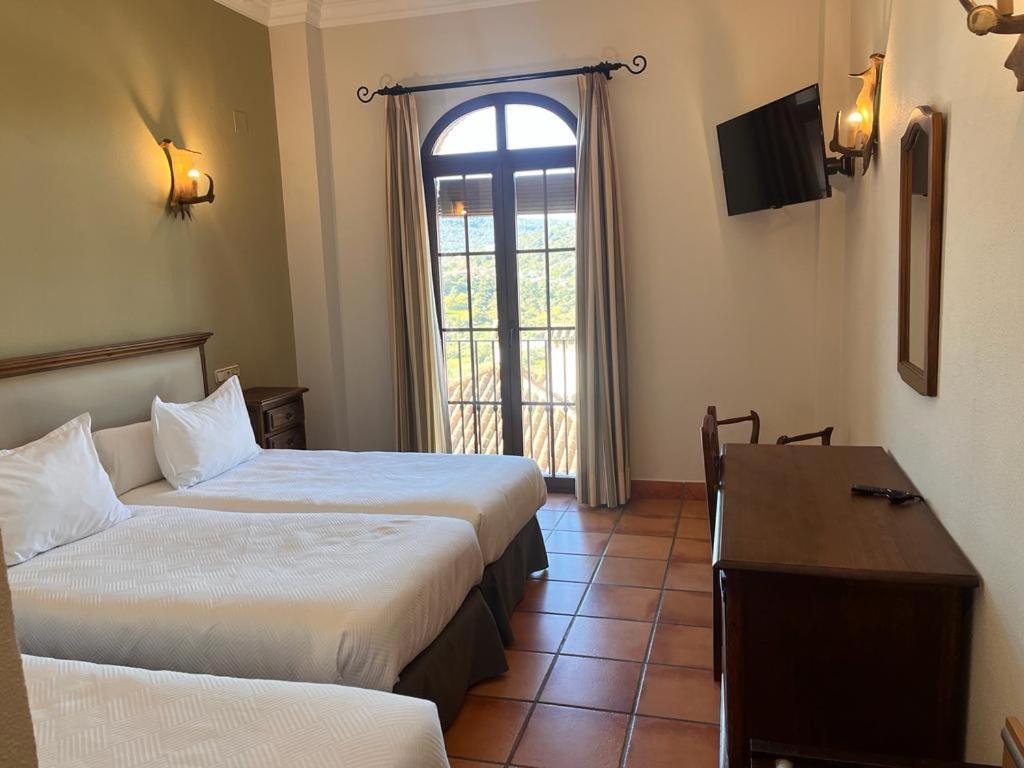 Hotel Sierra De Ubrique Bagian luar foto