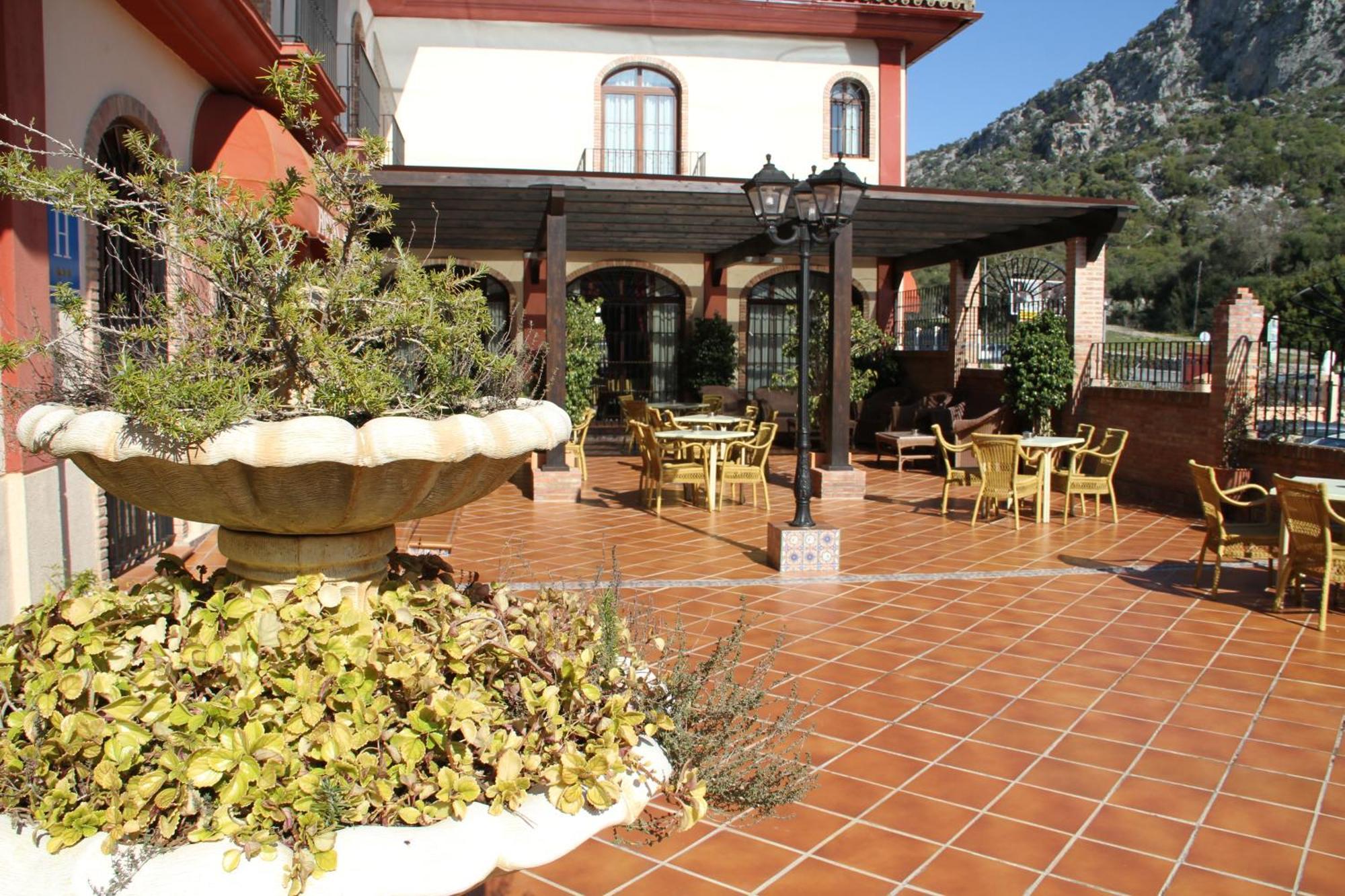 Hotel Sierra De Ubrique Bagian luar foto