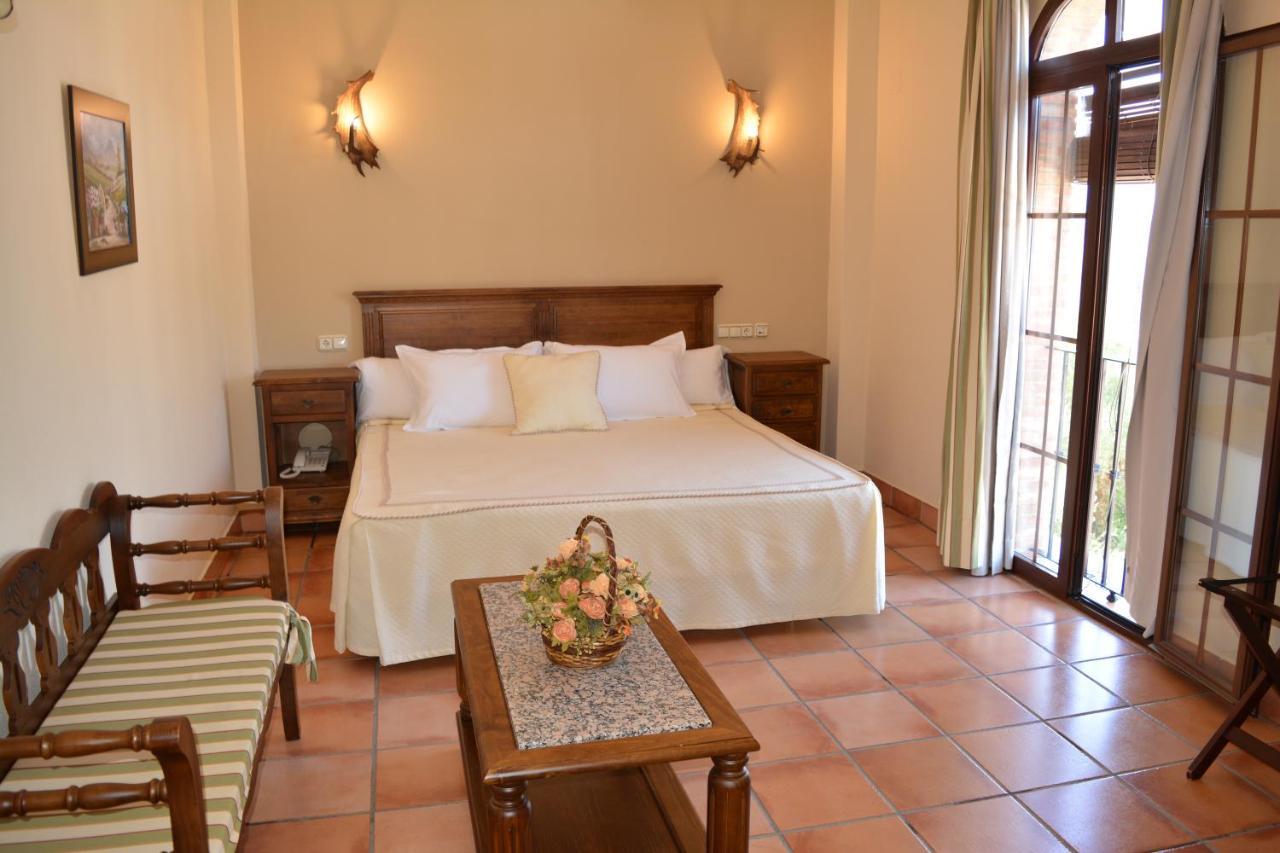 Hotel Sierra De Ubrique Bagian luar foto